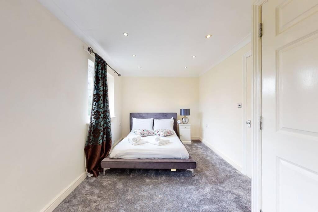 Super 2 Bed House With Privategarden Londres Exterior foto
